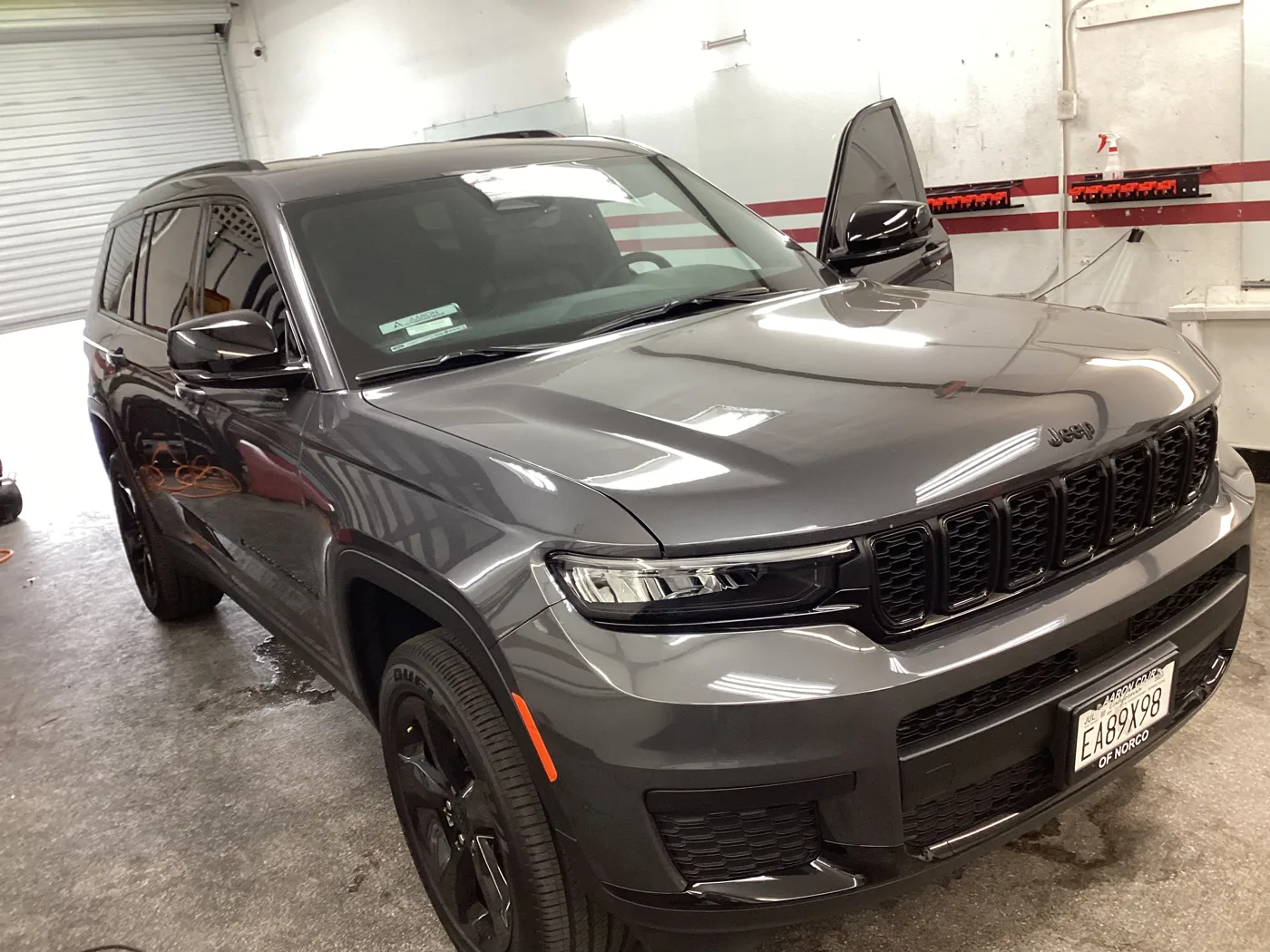 Gray Jeep SUV from Superior’s window tint photo collection in Ontario